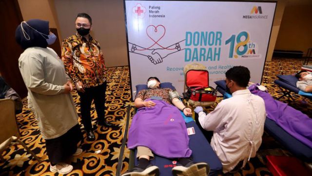 HUT PT. Asuransi Umum Mega Gelar Aksi Donor Darah