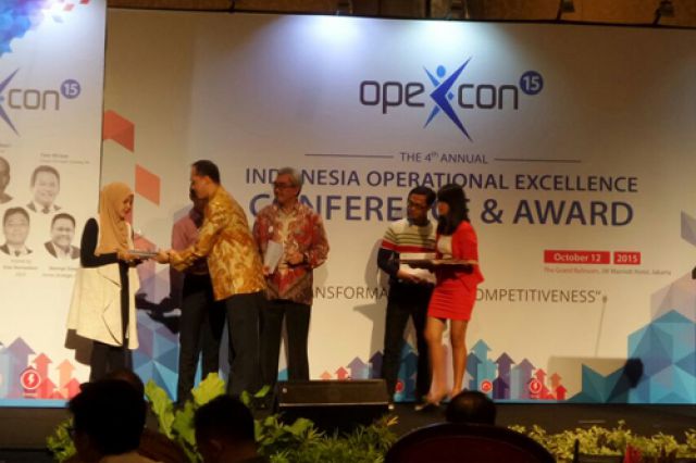 Mega Insurance mendapat Operational Excellence Award